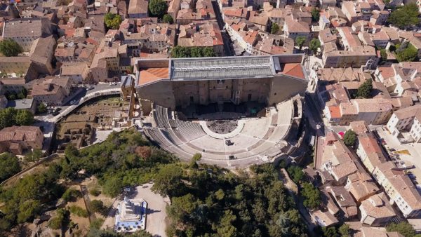 Prise de vue aérienne drone des Chorégies d'Orange - Ornycam Production