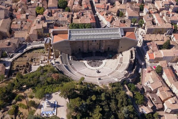 Prise de vue aérienne drone des Chorégies d'Orange - Ornycam Production